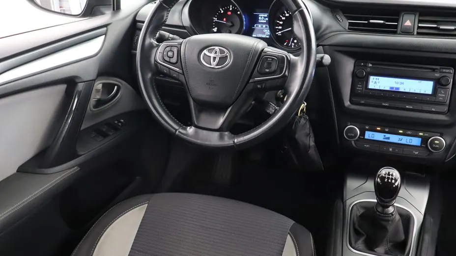 Toyota Avensis -