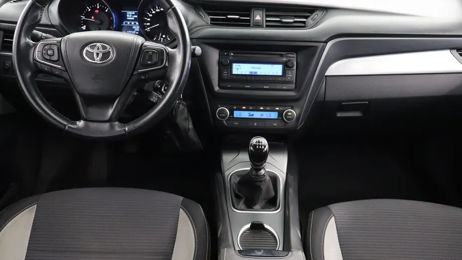 Toyota Avensis -