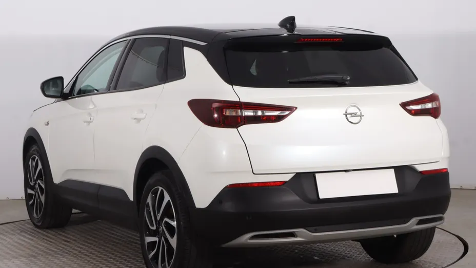 Opel Grandland -