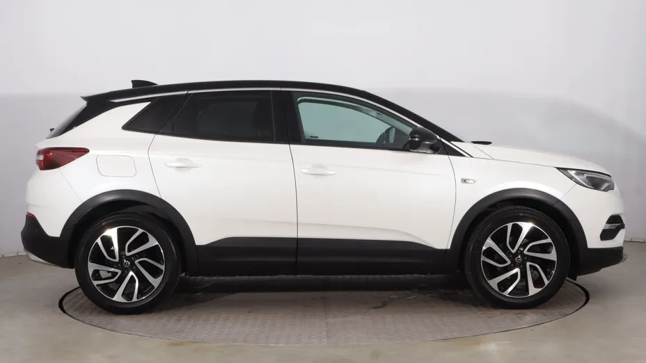 Opel Grandland -