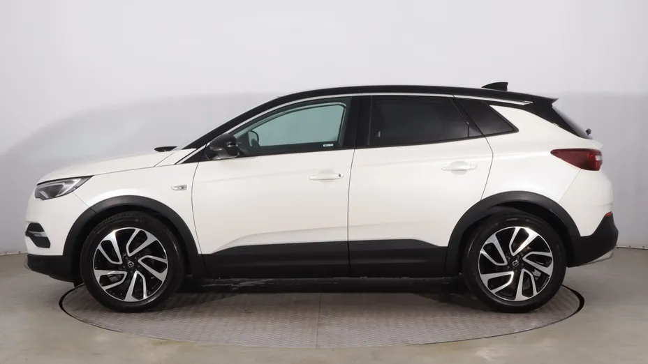 Opel Grandland -