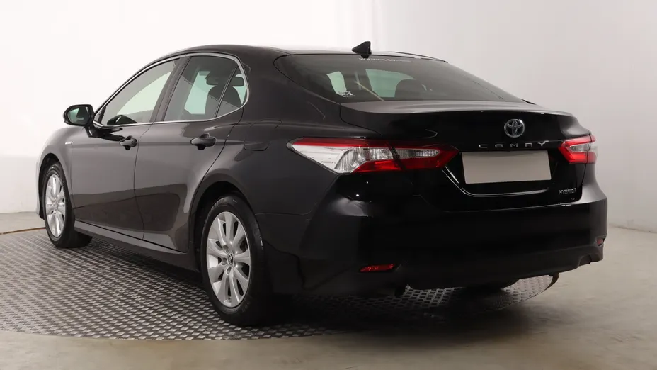 Toyota Camry -