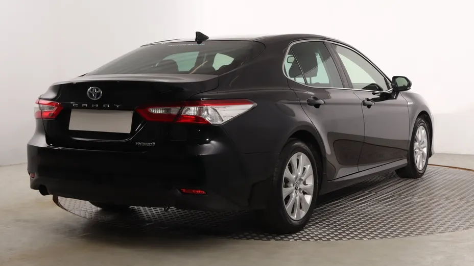 Toyota Camry -