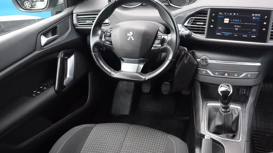 Peugeot 308 -