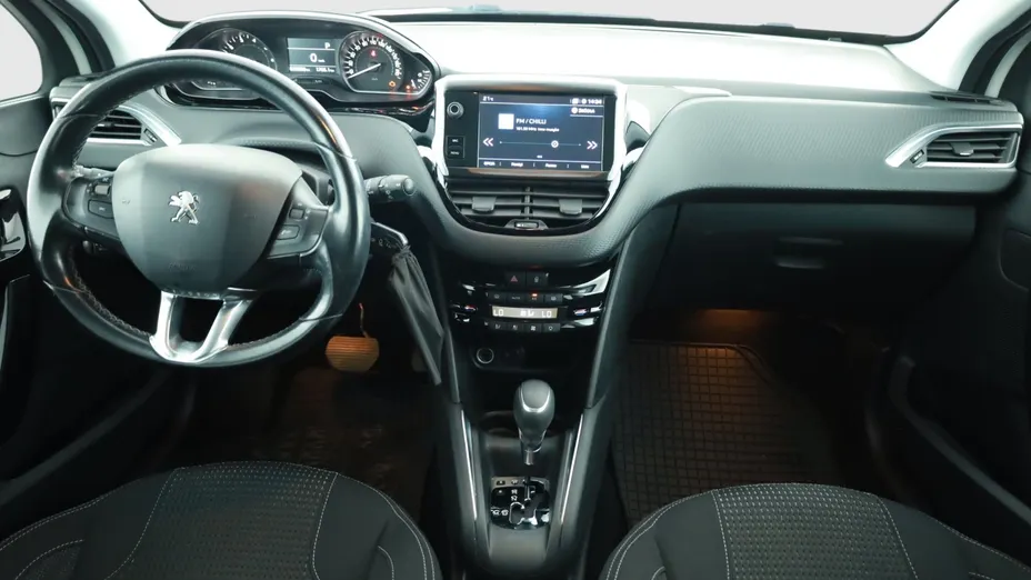 Peugeot 208 -