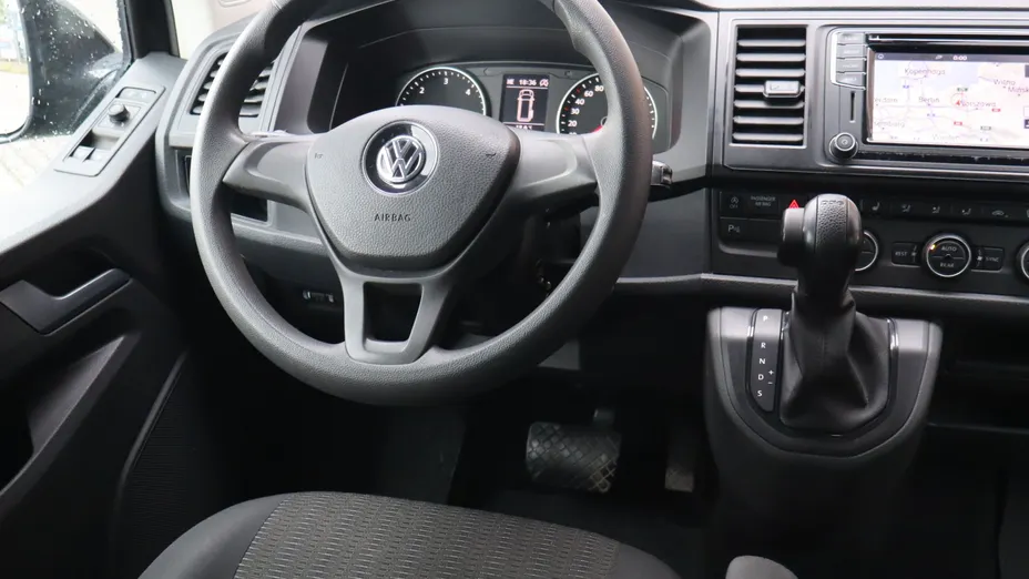 VW Caravelle -