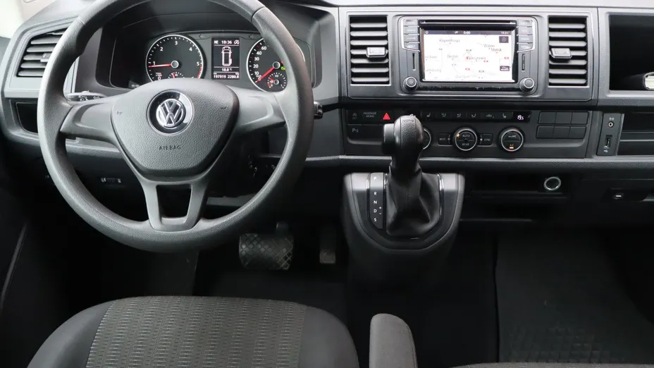 VW Caravelle -