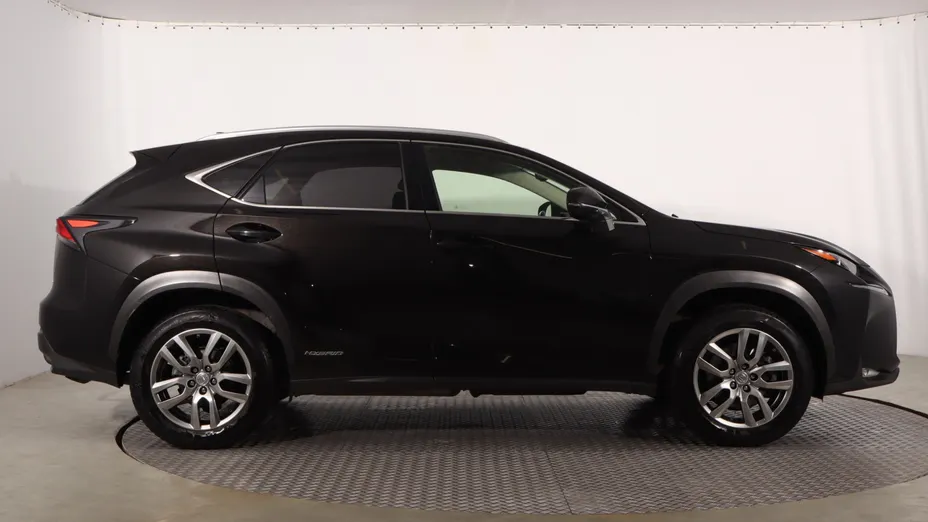 Lexus NX -