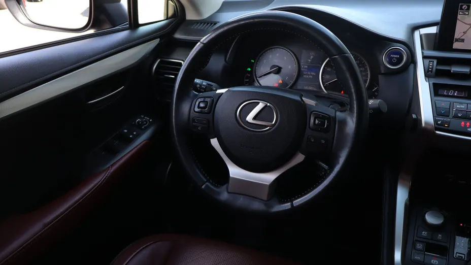 Lexus NX -