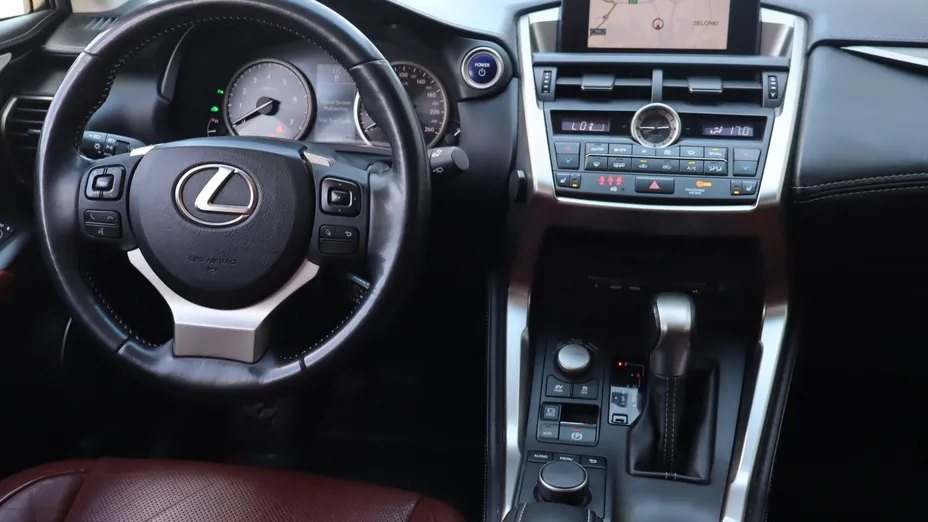 Lexus NX -