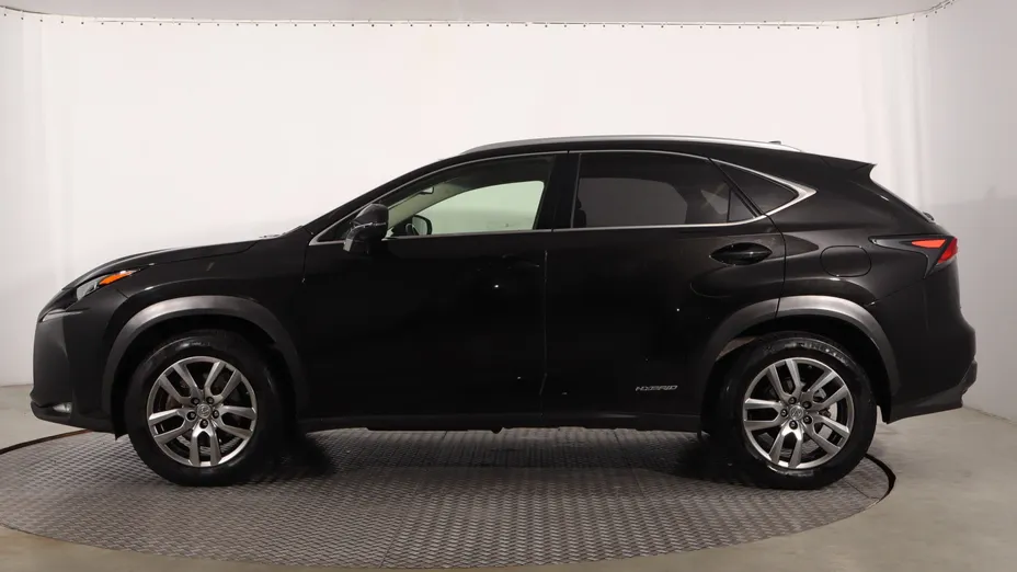 Lexus NX -