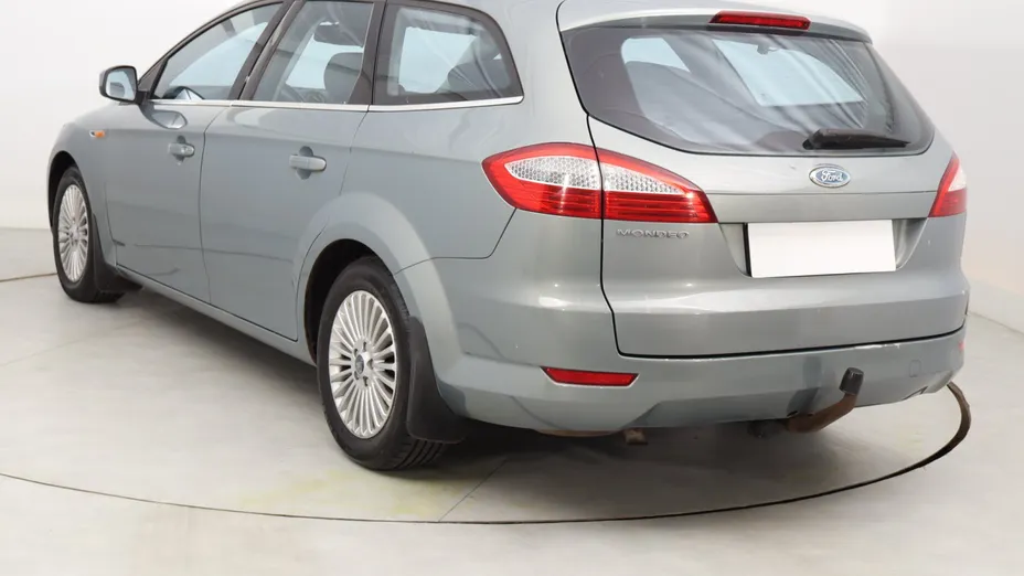 Ford Mondeo -
