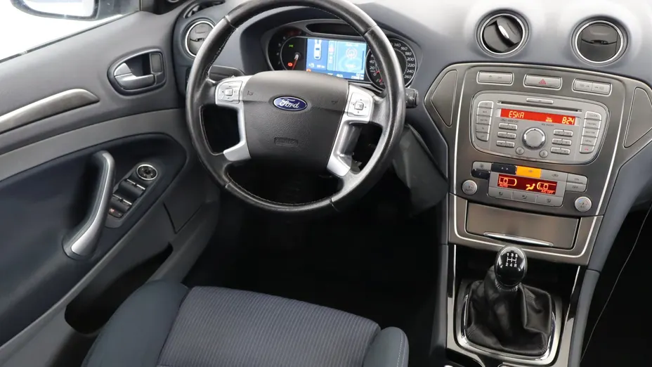 Ford Mondeo -