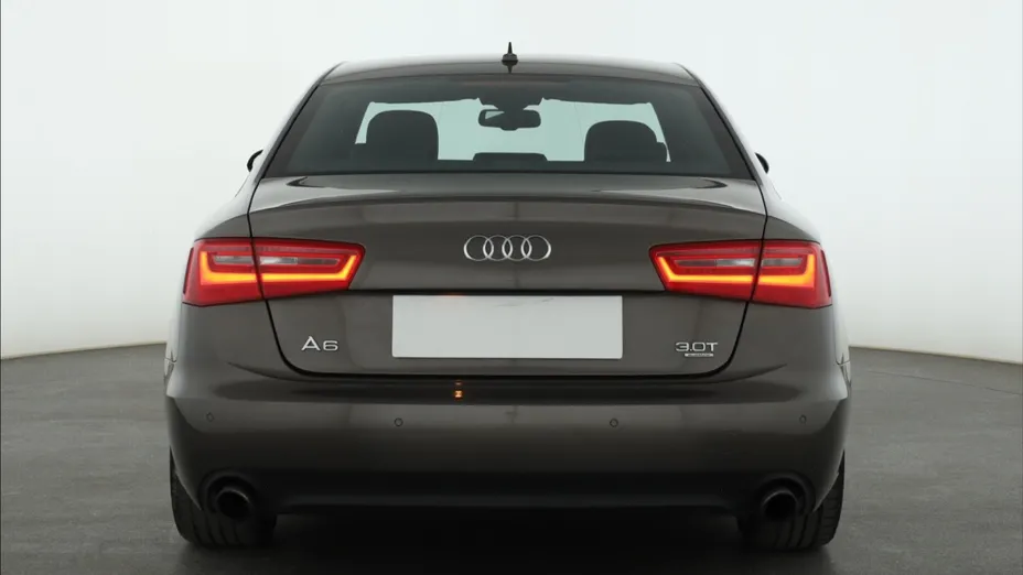 Audi A6 -