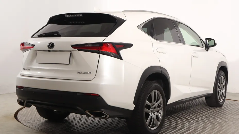 Lexus NX -