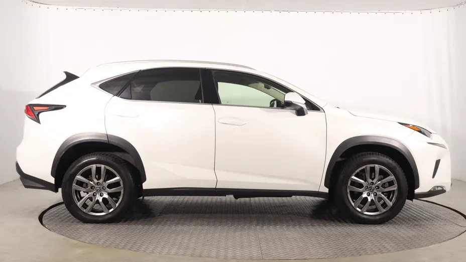 Lexus NX -