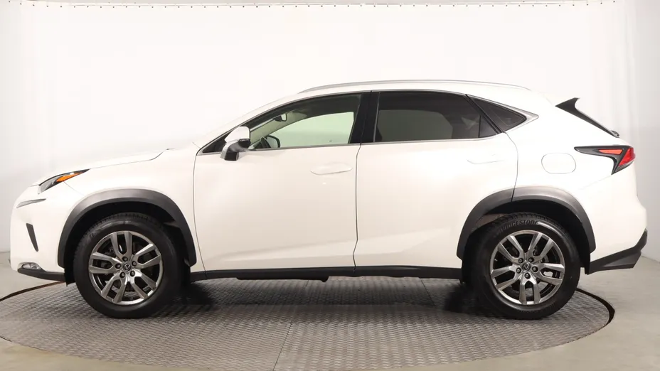 Lexus NX -