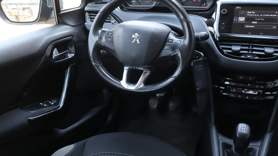 Peugeot 208 -