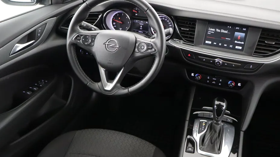Opel Insignia -