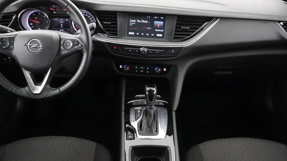 Opel Insignia -