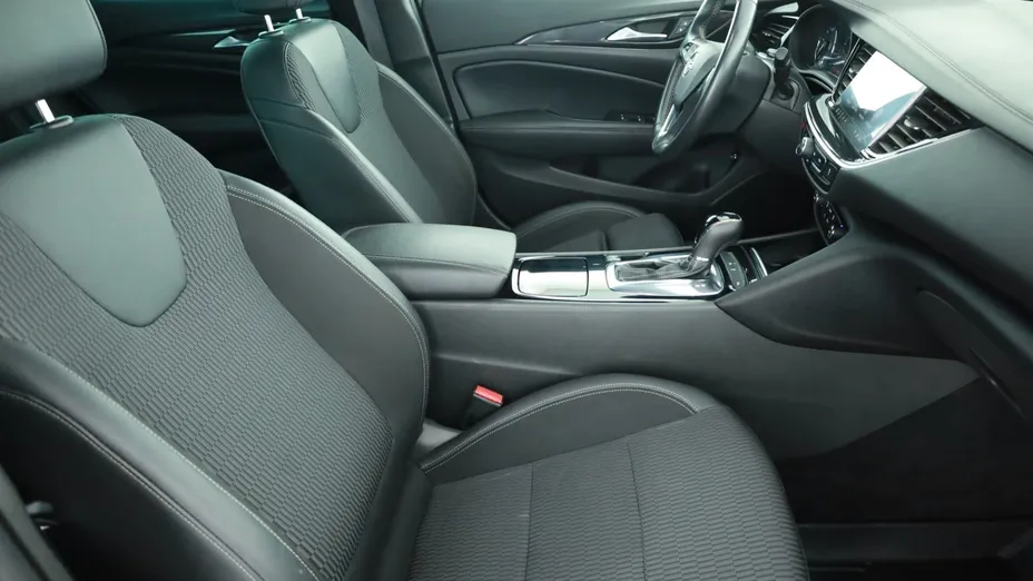 Opel Insignia -