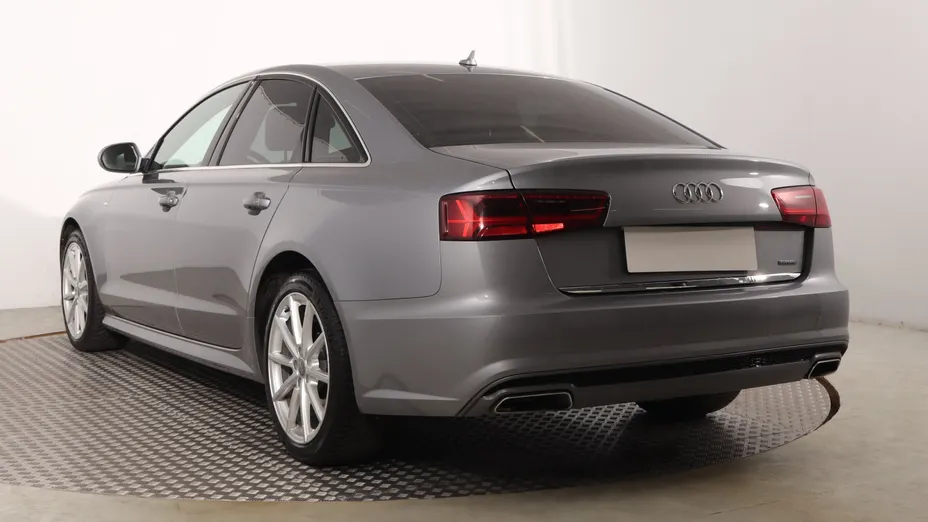Audi A6 -