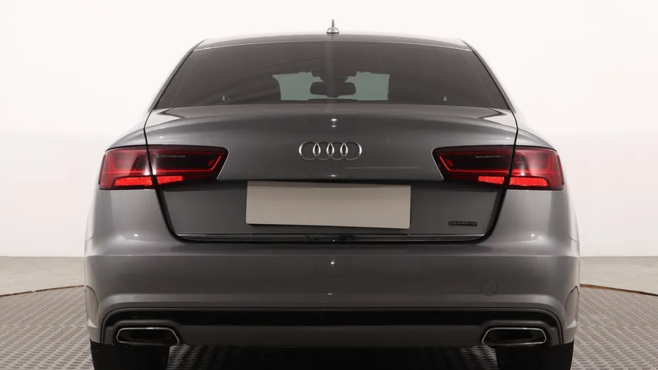 Audi A6 -
