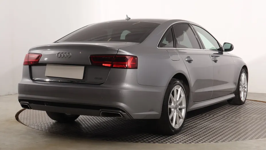 Audi A6 -