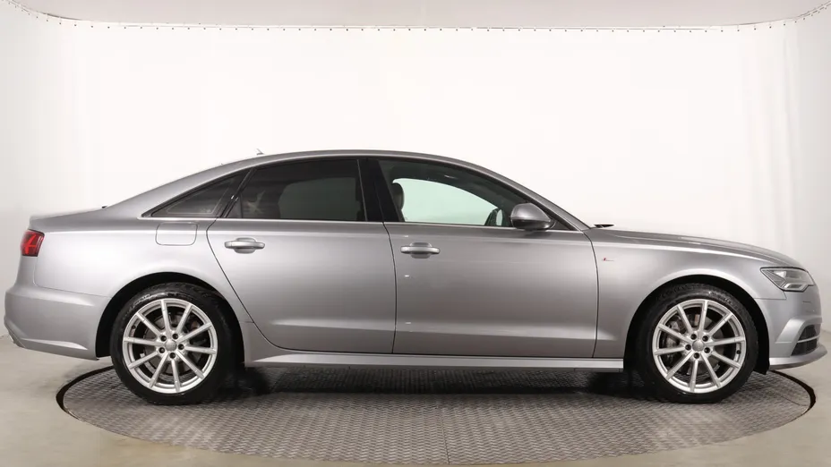 Audi A6 -