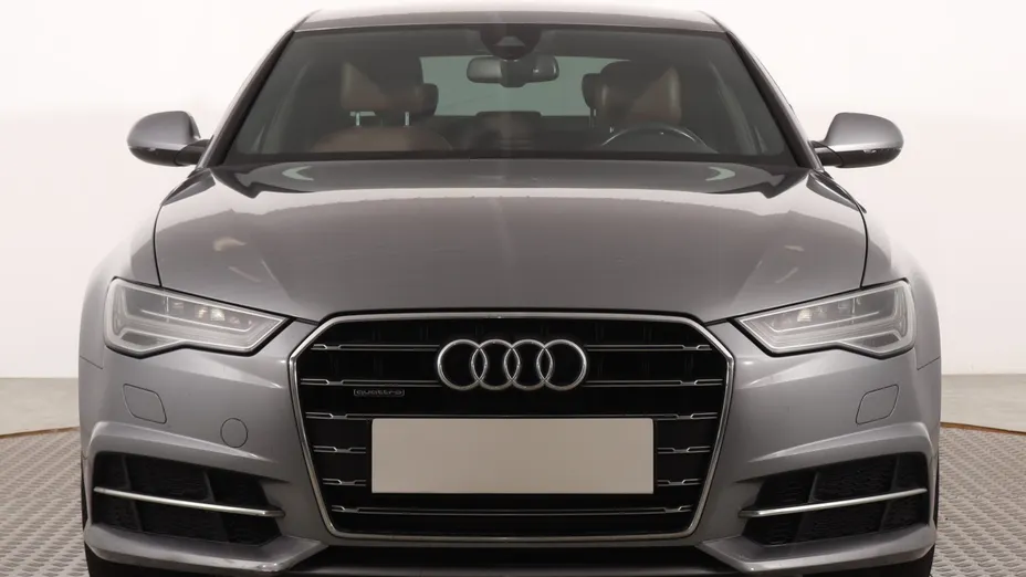 Audi A6 -