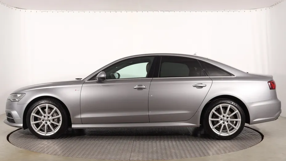 Audi A6 -