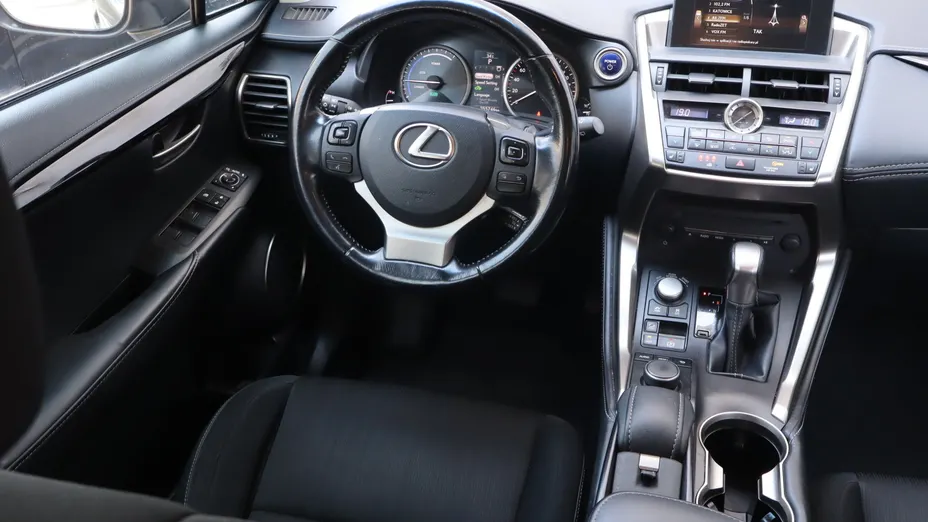 Lexus NX -