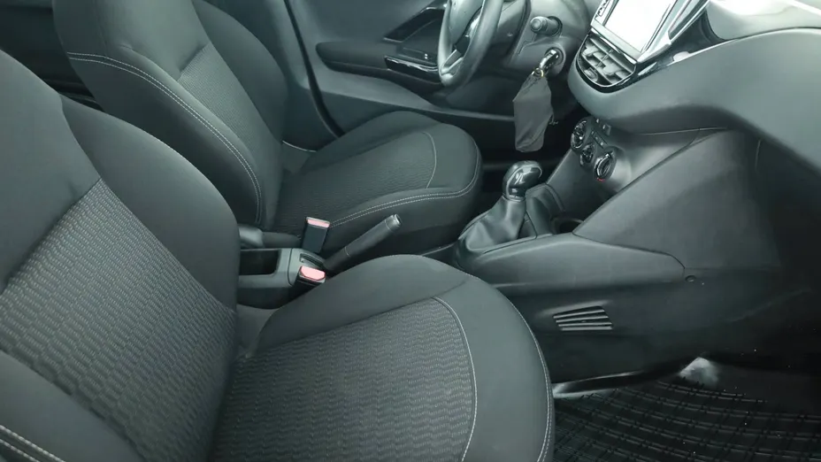 Peugeot 208 -