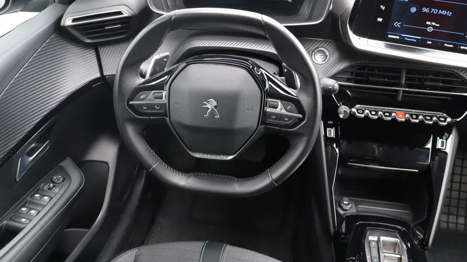 Peugeot 208 -