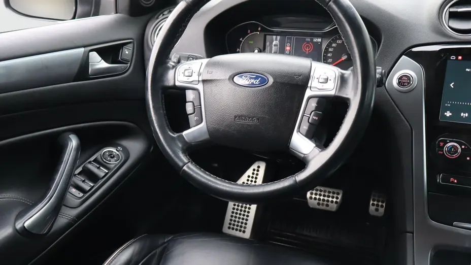 Ford Mondeo -