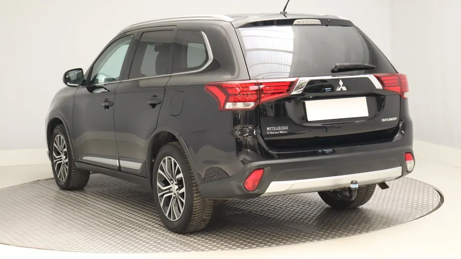 Mitsubishi Outlander -