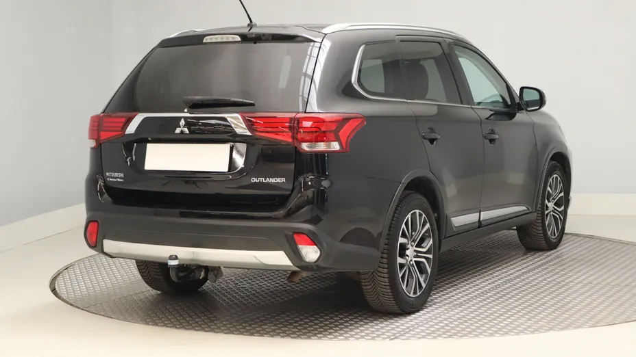 Mitsubishi Outlander -