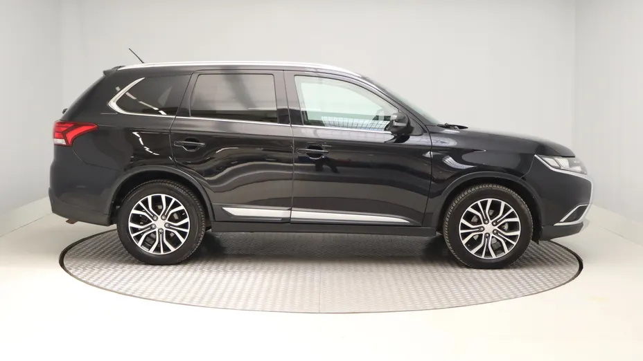 Mitsubishi Outlander -