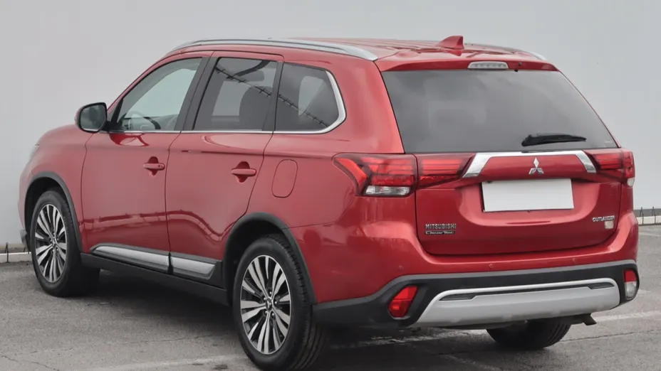 Mitsubishi Outlander -