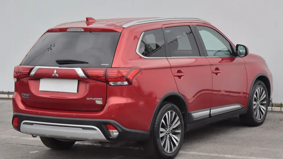 Mitsubishi Outlander -