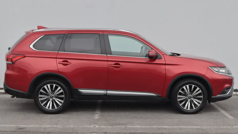 Mitsubishi Outlander -