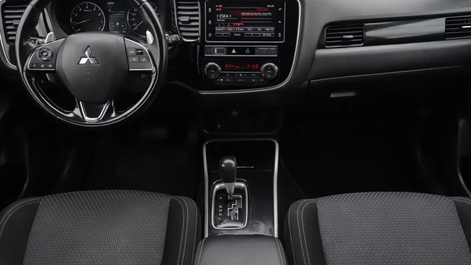 Mitsubishi Outlander -