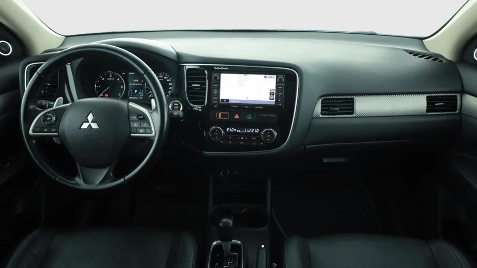 Mitsubishi Outlander -