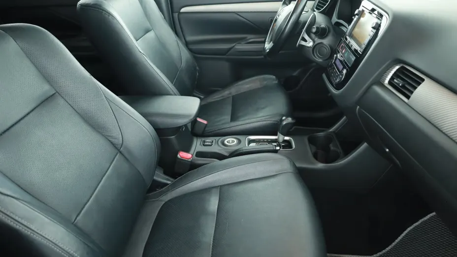 Mitsubishi Outlander -
