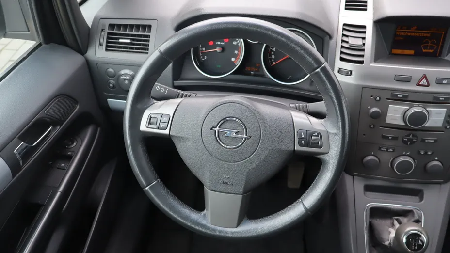 Opel Zafira -