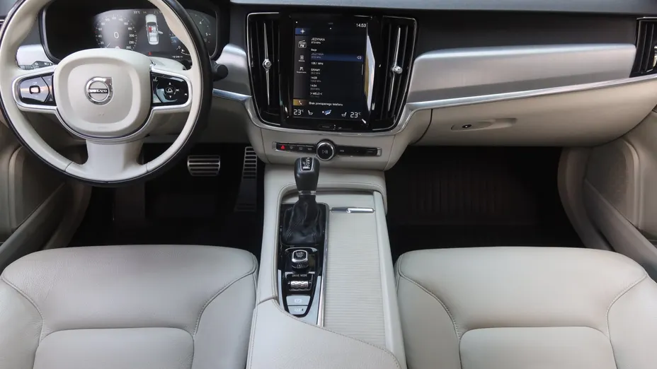 Volvo S90 -