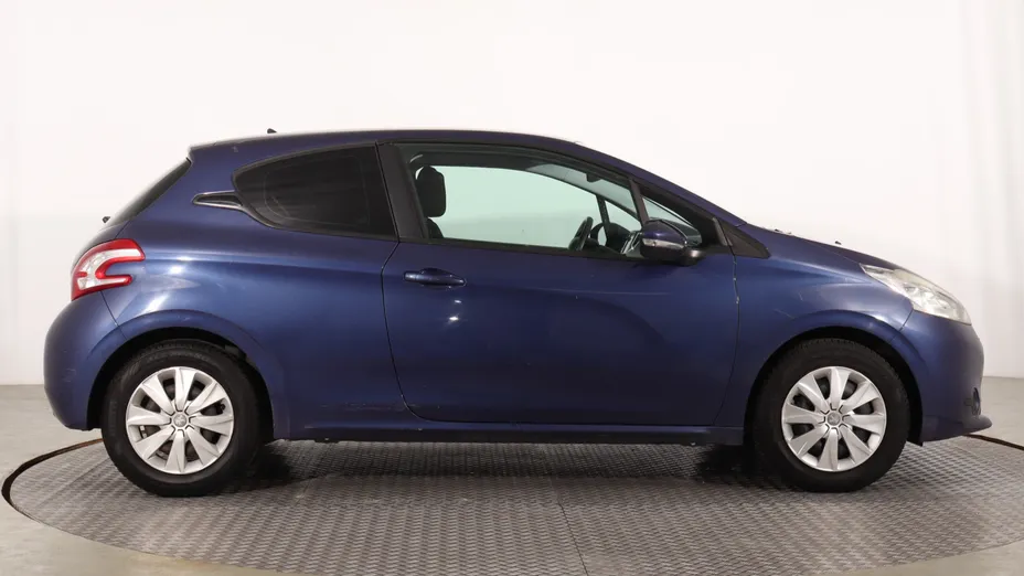Peugeot 208 -