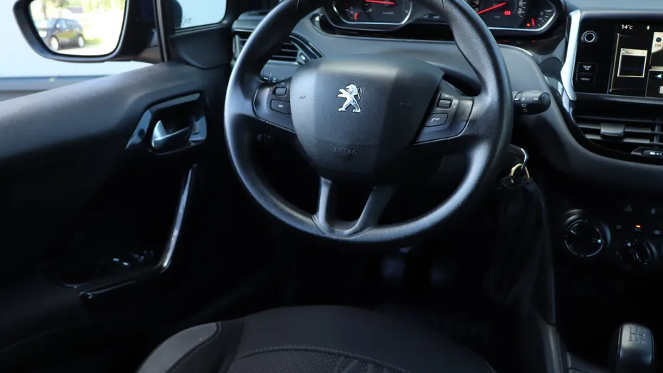 Peugeot 208 -
