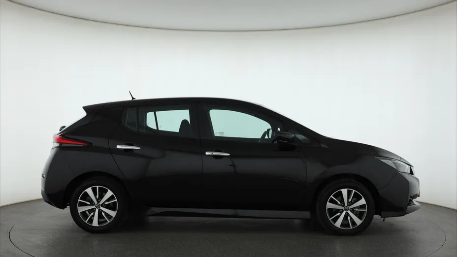 Nissan Leaf -