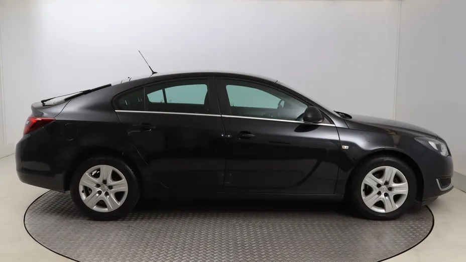 Opel Insignia -